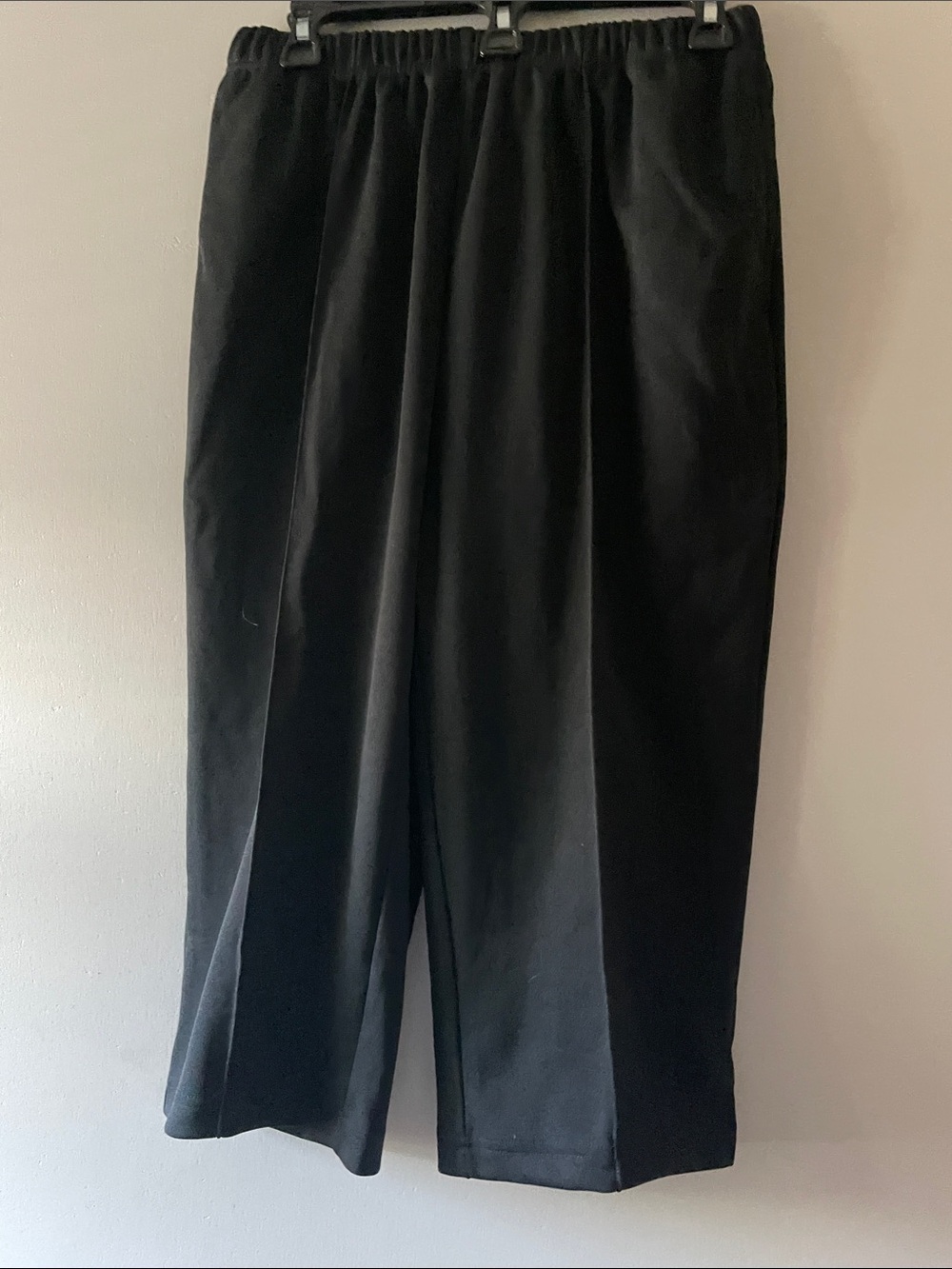 Women’s Black Elastic-Waist Cropped Pants